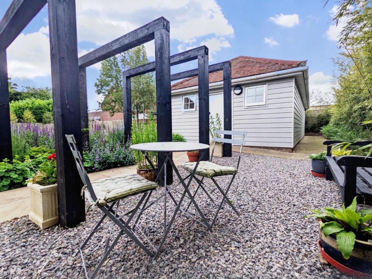 Little Maplewood, Tangmere Exterior photo
